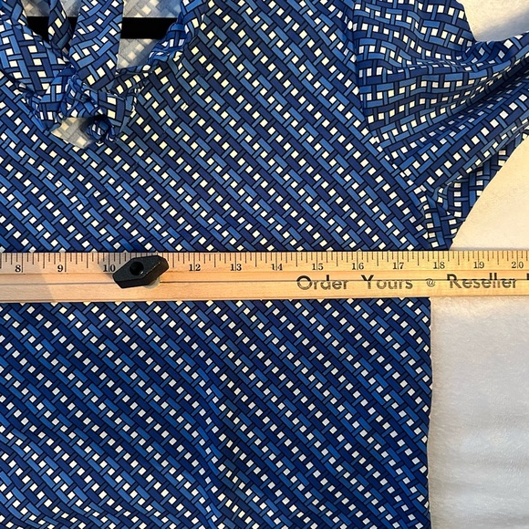 J. McLaughlin Blue & White Weave Print Stretch Dress M ruffle neckline 3/4 slv - Picture 5 of 10